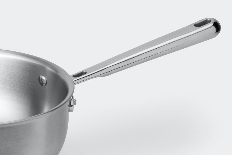 The handle of the Misen Saucier is designed to stay cool to the touch.