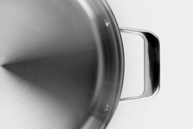 The handles of the Misen 8 Qt Stockpot are designed to stay cool to the touch.