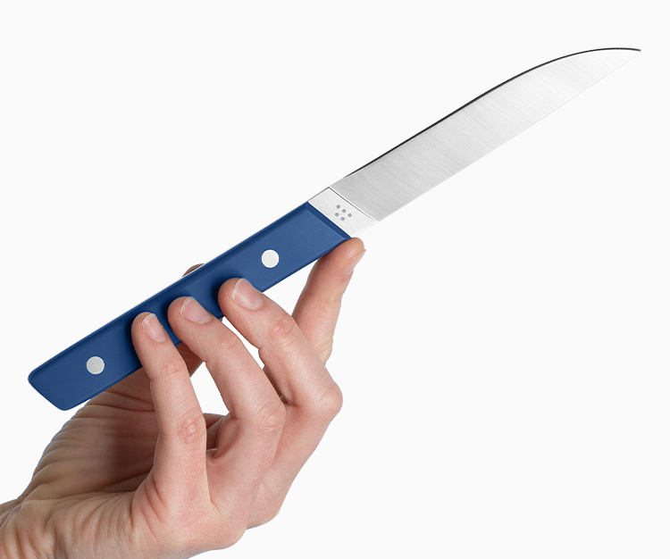 The Misen Steak Knives are aesthetically pleasing and will fit comfortably in hands of all sizes.